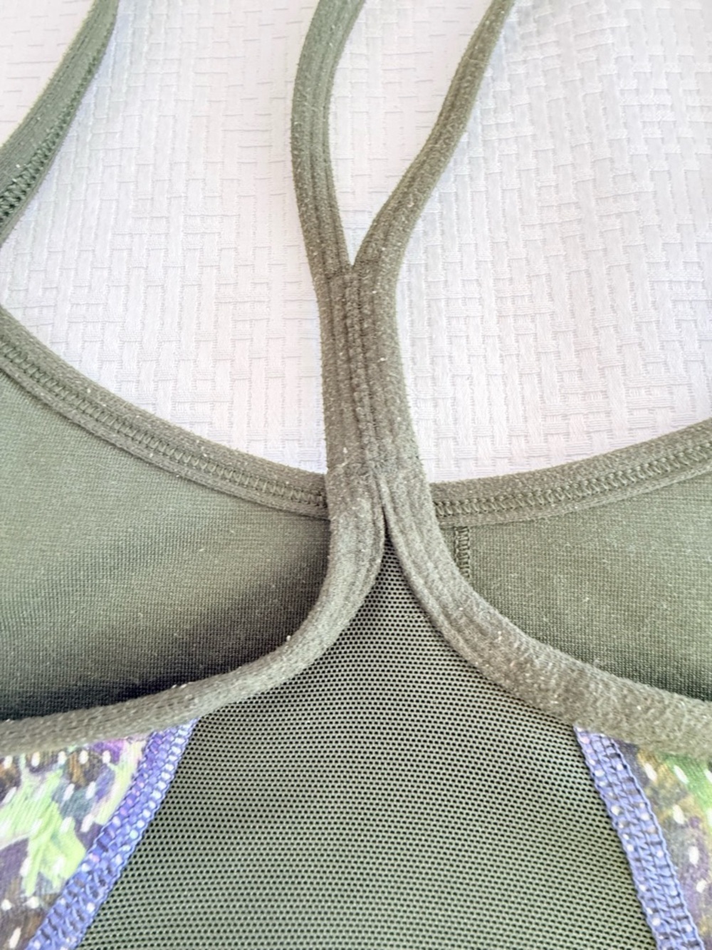 LULULEMON Flow Y Bra IV
Floral Sport White Multi / Gator Green | W2848S - Picture 7 of 11